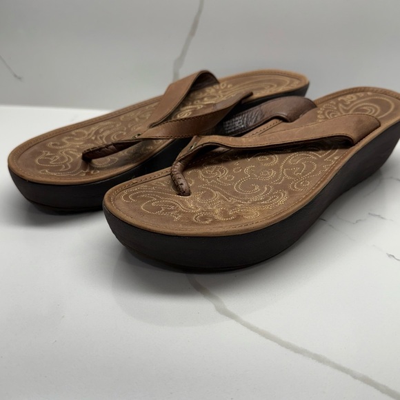 NWOT OluKai Women's Paniolo Wedge Sandal Flip Flops 11 Leather Thong - Picture 1 of 10